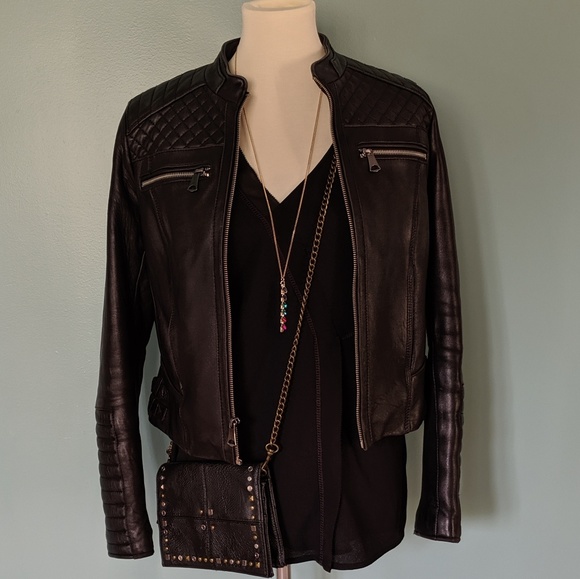 Black Sleeveless Blouse - Picture 1 of 5